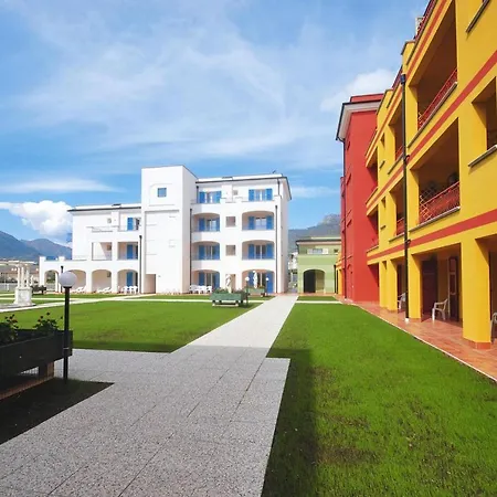 Ai Pozzi Village - Ili02226-dye